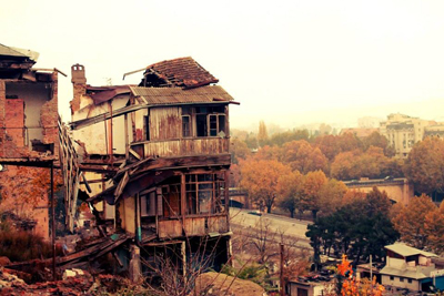 დამტვრეული ქანდაკებები და ფოტოზე გადატანილი ტკივილიანი სახეები Rating